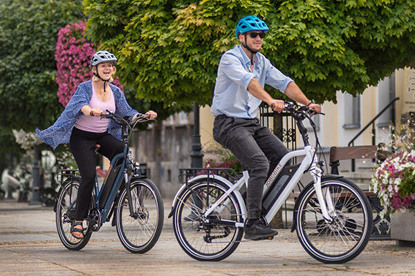 Cycling into Summer: 5 Essential Tips for E-bike Enthusiasts
